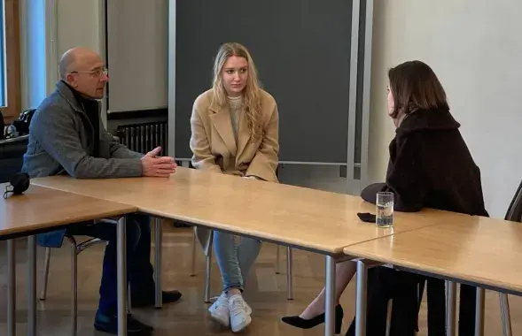 Муж и дочь Натальи Херше на встрече с Тихановской​&nbsp;/ @tsikhanouskaya