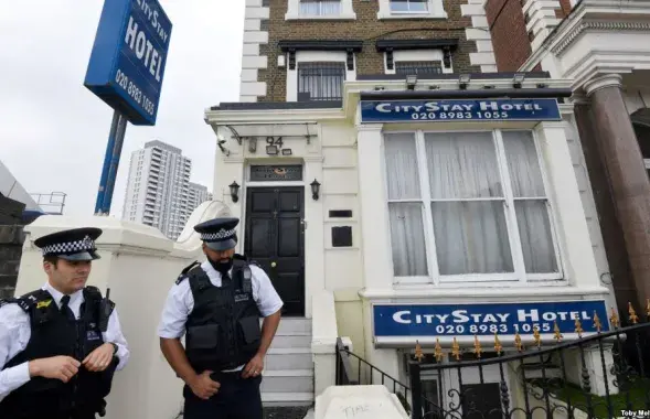 Отель, в котором остановились подозреваемые в покушении на Скрипалей. Фото: REUTERS