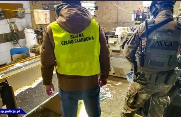 Польская полиция обнаружила подпольную табачную фабрику / cbsp.policja.pl​