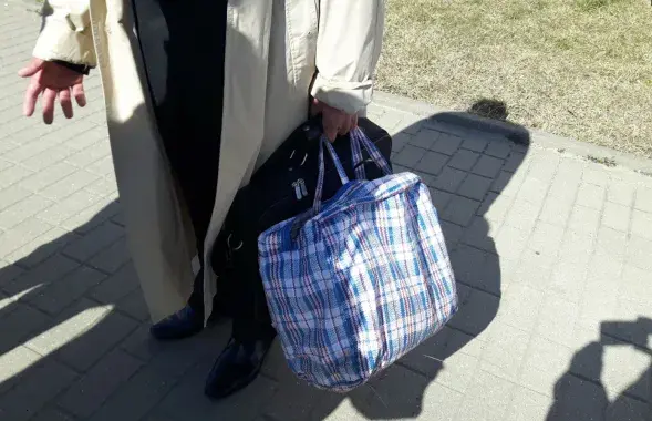Славомир Адамович не исключал, что его отправят за решётку, и пришёл в суд с вещами / svaboda.org