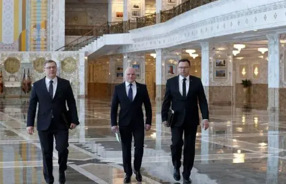 Генеральны пракурор Андрэй Швед, старшыня КДБ Іван Церцель і міністр аховы здароўя Дзмітрый Піневіч перад пачаткам сустрэчы / БЕЛТА