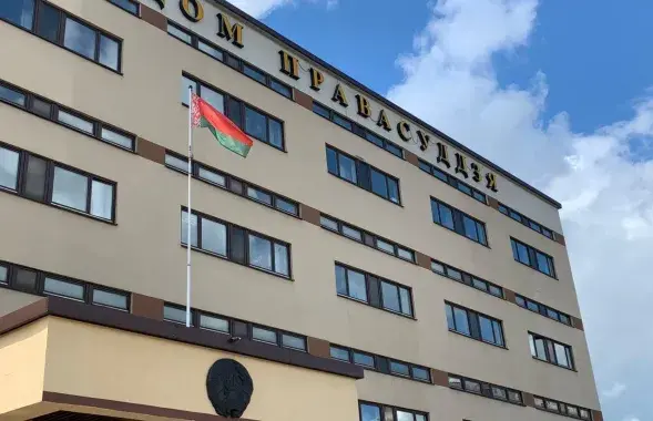 Пасяджэнні па справе Кацярыны Барысевіч і Арцёма Сарокіна праходзяць у Доме правасуддзя / Еўрарадыё​