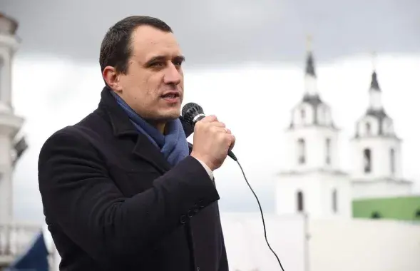 Павел Севярынец каля Ратушы ў Мінску ў 2019 годзе / Еўрарадыё​