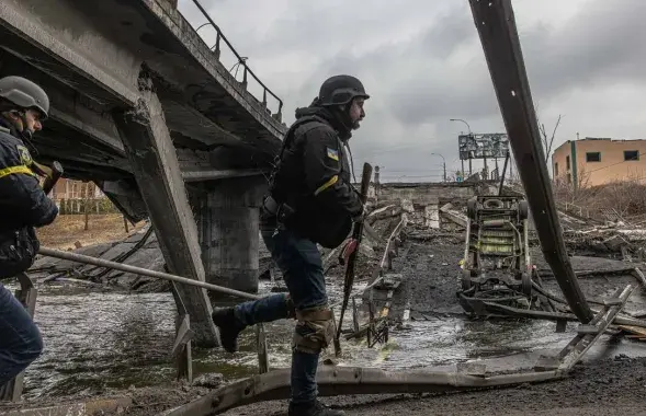 Украинские бойцы защищают один из городов​ / pap.pl