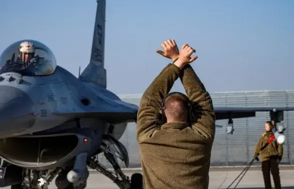 F-16
