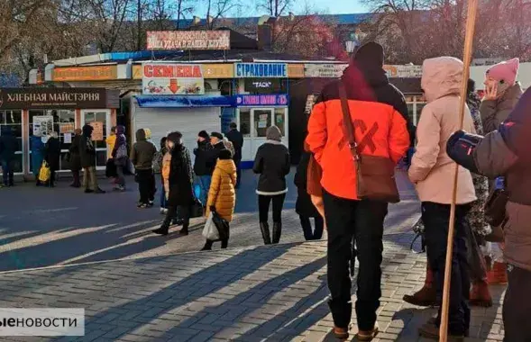Чарга ў &quot;Хлебную майстэрню&quot; /&nbsp;gomel.today