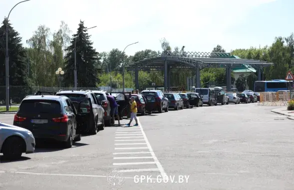 Очередь легковых машин в пункте пропуска на границе Беларуси /&nbsp;@gpkgovby
