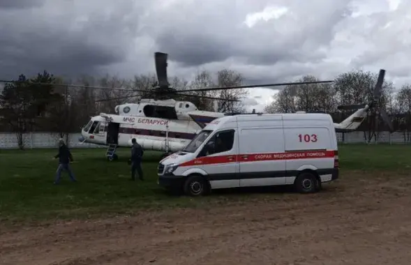 Для транспартавання аднаго з пацярпелых падлеткаў задзейнічалі верталёт МНС з медыцынскім модулем / @ minzdravbelarus​​