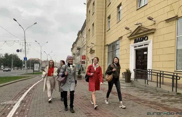Пратэст з кветкамі ў руках / Еўрарадыё