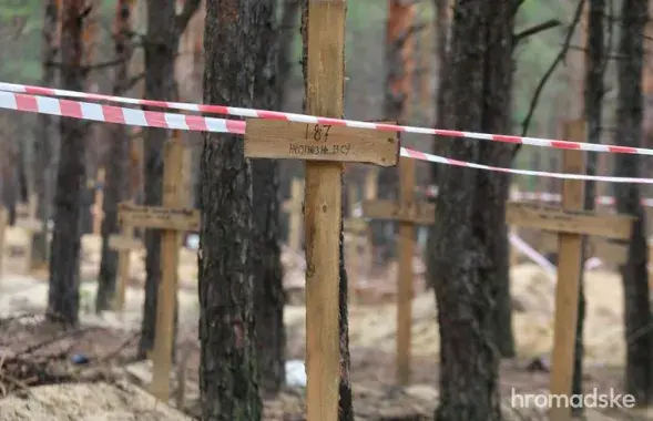 Могилы под Изюмом / Александр Хоменко, hromadske.ua
