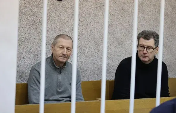Аляксандр Ярашук (злева) у судзе / БЕЛТА
