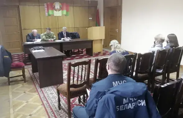 Residents of the agrarian town Riasna told the head of Kamyanets police department that they are not happy about the migrants &quot;roaming in the villages&quot; / kamenec.by