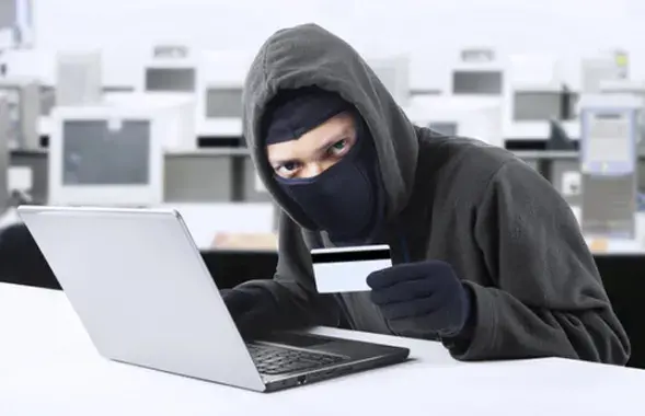 Чем больше карточек &mdash; тем больше преступлений с карточками.