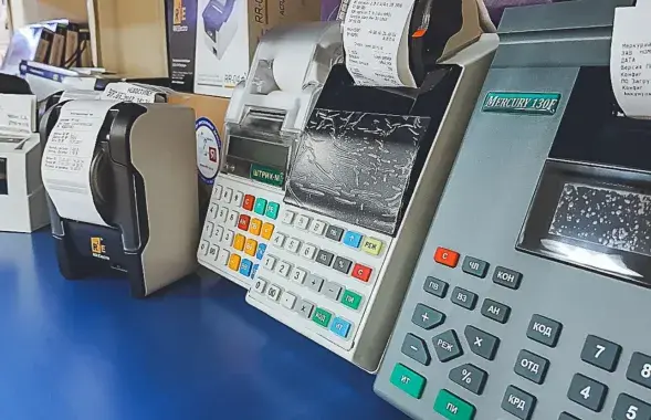 Адно з парушэнняў &mdash; разлік з пакупніком міма касы / ілюстрацыйнае фота​