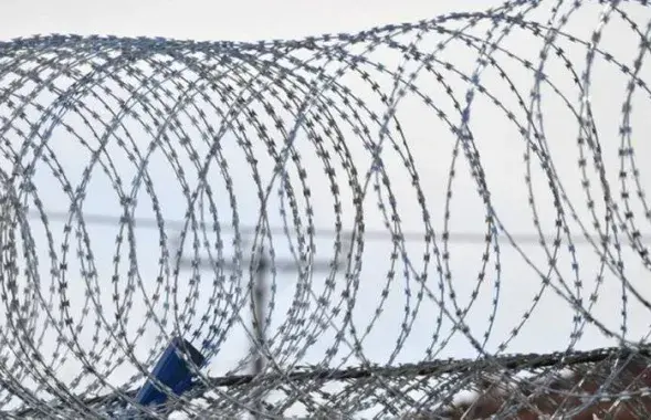 У жніўні пад Слуцкам абгарадзілі тэрыторыю для затрыманых пратэстоўцаў (фота носіць ілюстрацыйны характар)​