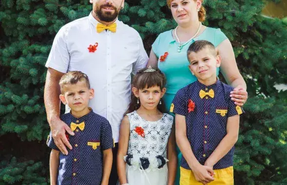 Ігар і Юлія Лаптановіч з дзецьмі / Фота з сацсетак