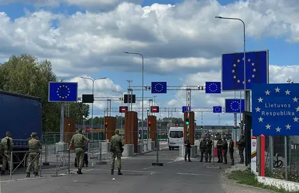 Амаль усе выхадныя рух у пункце пропуску Мядзінінкай быў прыпынены / @granica_bypl
