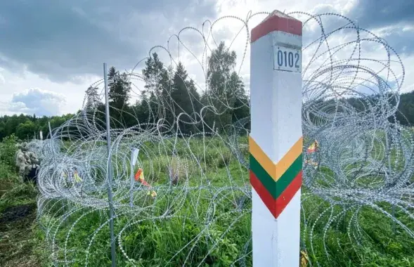 З апоўначы суботы 28 жніўня да нядзелі 29 жніўня, літоўскія памежнікі не прапусцілі ў краіну амаль паўсотні мігрантаў / DELFI
