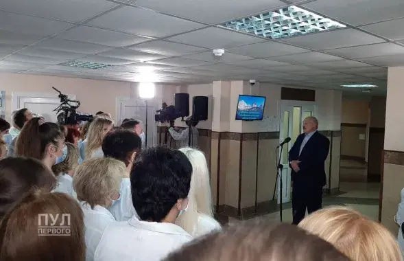 Лукашенко перед врачами Столбцовской больницы / &quot;Пул Первого&quot;​