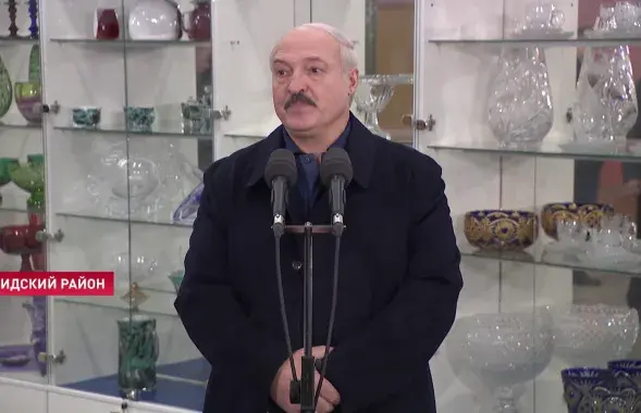 Александр Лукашенко во время поездки в Лидский район / СТВ​