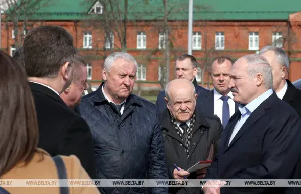 Александр Лукашенко во время поездки в Бобруйск / БЕЛТА​