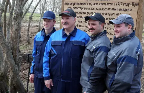 Александр Лукашенко с сыновьями / БЕЛТА