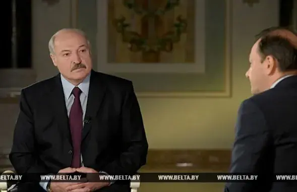 Александр Лукашенко во время интервью. Кадр с видео