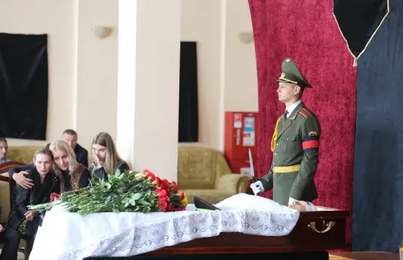 Во время похорон лейтенанта Потаповича в Могилёве / Из&nbsp;архива Еврорадио​
