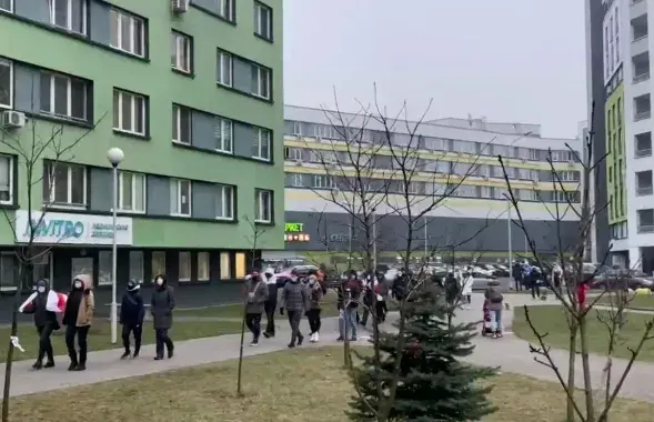Адна з лакальных пратэстных акцый у Мінску / скрыншот відэа