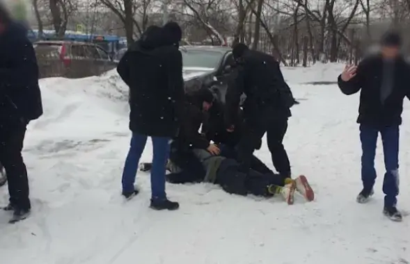 Задержание в Москве белоруса российскими силовиками / Скриншот с видео МВД​