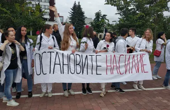 В среду протестовали медики. Силовики не решились их задерживать​