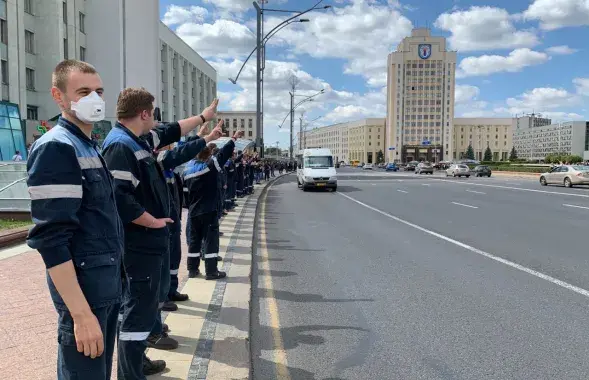 Работники минского метро на площади Независимости / Еврорадио​