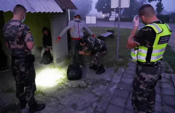 З пачатку года літоўскія памежнікі затрымалі на беларускім участку мяжы 2430 нелегальных мігрантаў / Reuters​