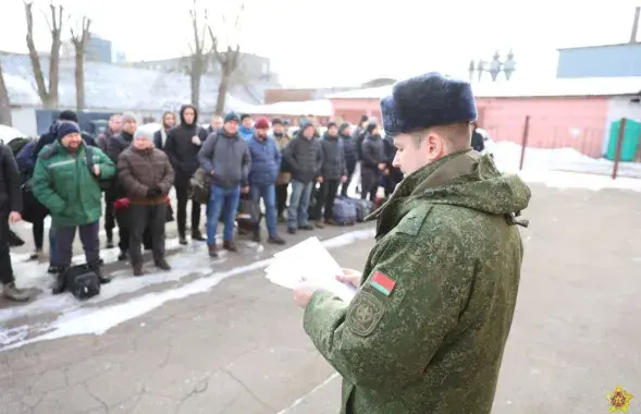 Ваеннаабавязаных выклікаюць у воінскія часці. Кажуць, у рамках праверкі баявой гатоўнасці УС /&nbsp;@modmilby
