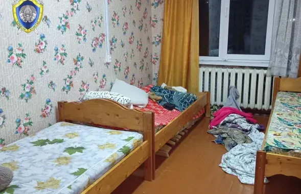 Калі дзяўчына пачала спускацца, самаробная вяроўка парвалася / @ skgovby​