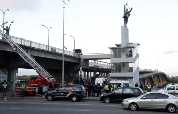 Мост Метро в Киеве / Reuters