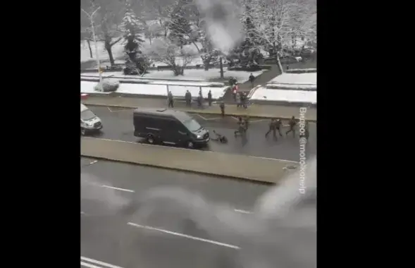 Момент наезда / Скриншот с видео из ТГ-канала Антона Мотолько
