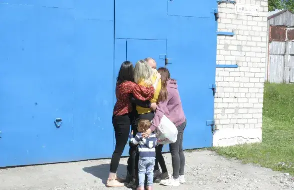Лідчаніна Паўла Анціпкіна&nbsp;сустракаюць на волі