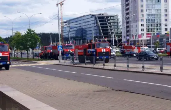 Пажарныя разлікі каля станцыі метро &quot;Усход&quot; /&nbsp;twitter.com/112MINSK&nbsp;&nbsp;&nbsp;&nbsp;