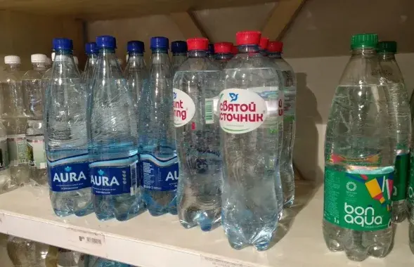 Выкладка пітной вады ў крамах Мінска / Еўрарадыё