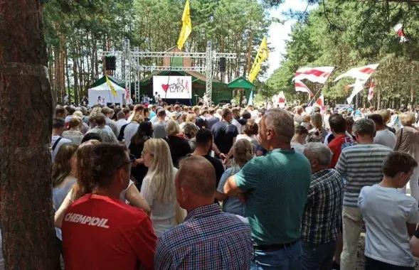 Гледачы на пікеце ў Берасьці 2 жніўня / Фота: &quot;Мая краіна Беларусь&quot;