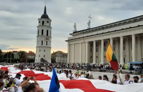 Акцыя салідарнасці жыхароў Вільні з беларусамі 23 жніўня 2020 года​ / &quot;Новая газета &mdash; Балтия&quot;&nbsp;