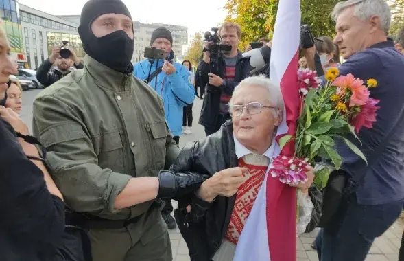Затрымліваюць Ніну Багінскую / Еўрарадыё