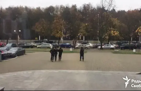 Момент задержания сотрудников МТС / Радио Свобода