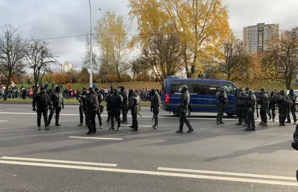 Сілавікі ў раёне Дзіцячай чыгункі 1 лістапада 2020 года / Еўрарадыё