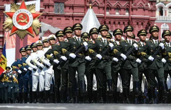 Салдаты Народна-вызваленчага войска Кітая ў час парада Перамогі на Краснай плошчы ў Маскве / Reuters