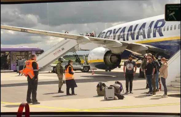 Рейс Ryanair FR4978 из Афин в Вильнюс, севший в Минске / Delfi.lt