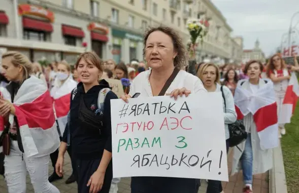 Руководитель &quot;Экодома&quot; Ирина Сухий на одной из женских акций протеста в августе 2020 года