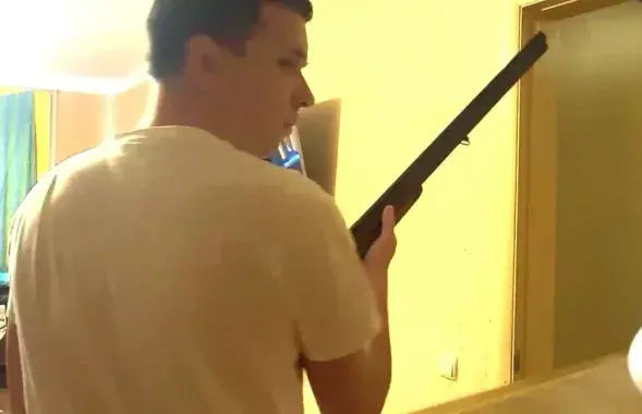 Скриншот видео с перестрелкой в ​​минской квартире