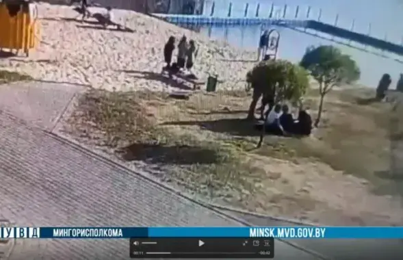 Пляж / кадр з відэа ГУУС Мінгарвыканкама
